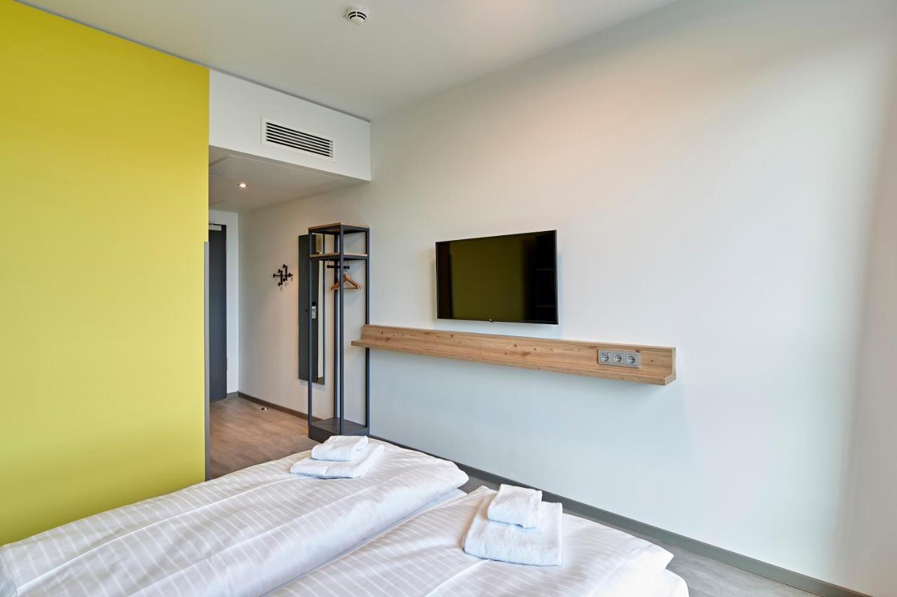 Meininger Hotel Koeln West Ngoại thất bức ảnh